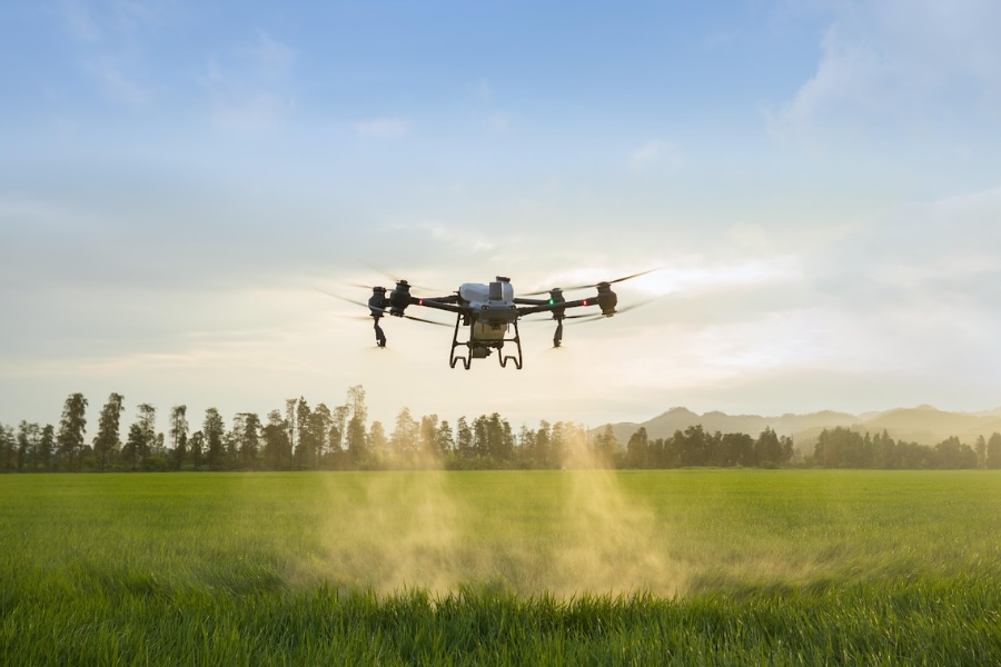 โดรนเกษตร รับพ่นยา หว่านปุ๋ย